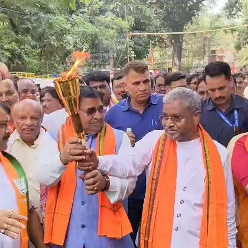 पीएम नरेंद्र मोदी के 25 साल पर ‘सेवा ज्योति यात्रा’:हजारों कार्यकर्ता जुटे, बाबूलाल मरांडी की अगुवाई में निकाला गया मशाल जुलूस
