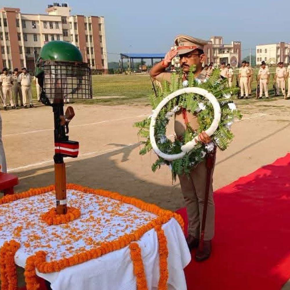 अररिया में पुलिस संस्मरण दिवस मनाया गया:SP जितेंद्र कुमार ने शहीदों को श्रद्धांजलि दी, 2 मिनट का मौन भी रखा