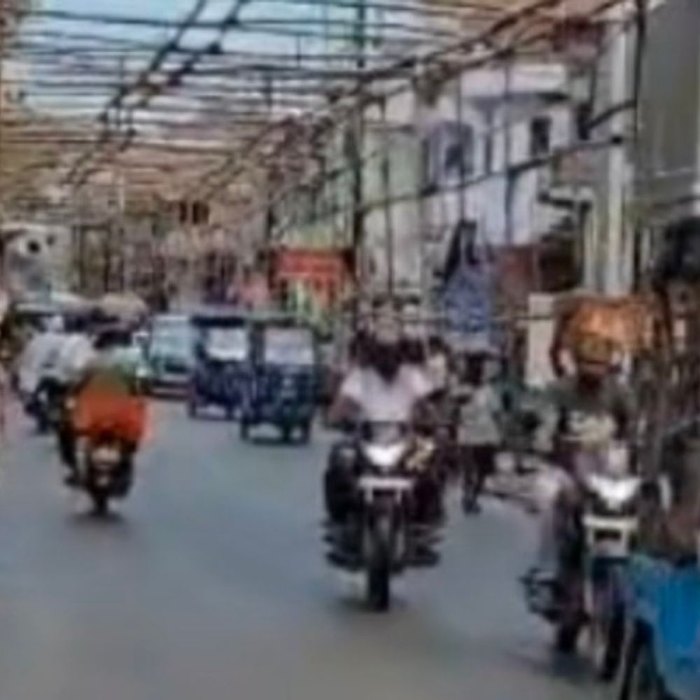 शेखपुरा-तेज हवा के साथ 45 मिनट तक हुई बारिश:कई मोहल्लों में जलजमाव, फुटपाथी दुकानदार परेशान; पूजा पंडालों का काम रुका