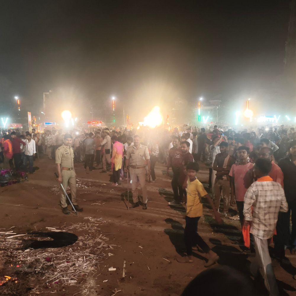आज अखबार नहीं, बलरामपुर की कल की 4 बड़ी खबरें:पुरानी रंजिश में दो युवक को पीटा, जलते रावण के पुतलों के राख की लूट