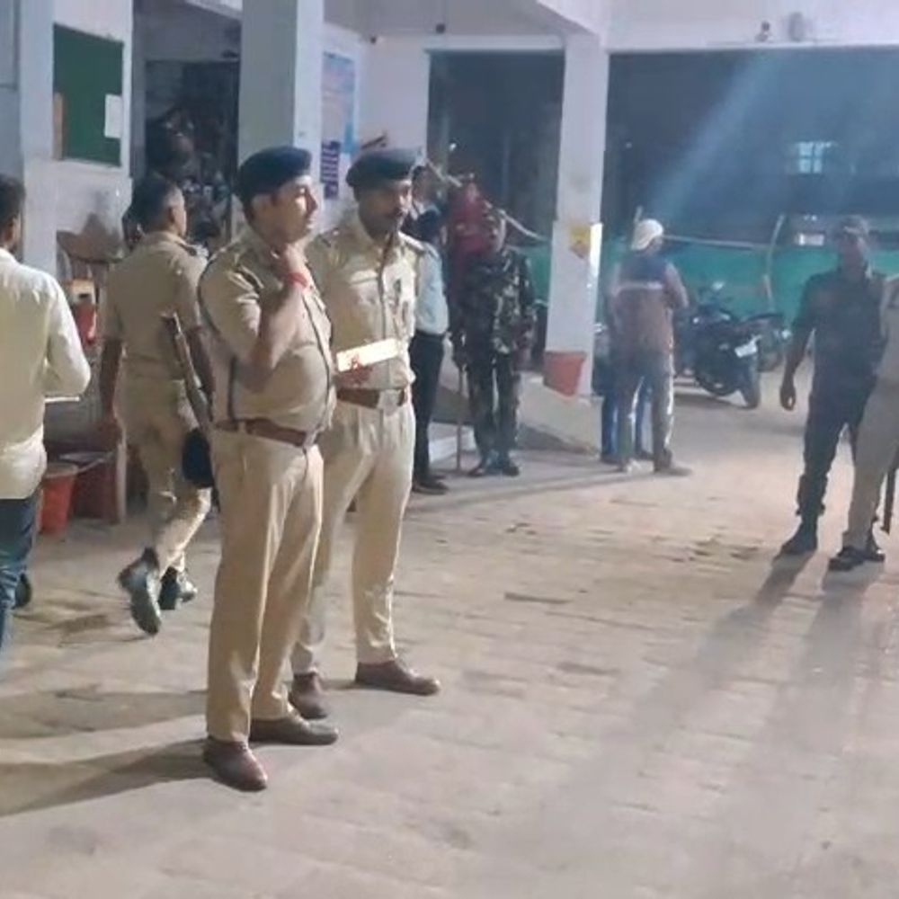 कैमूर में बच्ची को गाड़ी ने मारी टक्कर,मौत:बस से उतरकर रोड क्रॉस करने के दौरान हादसा, ड्राइवर फरार