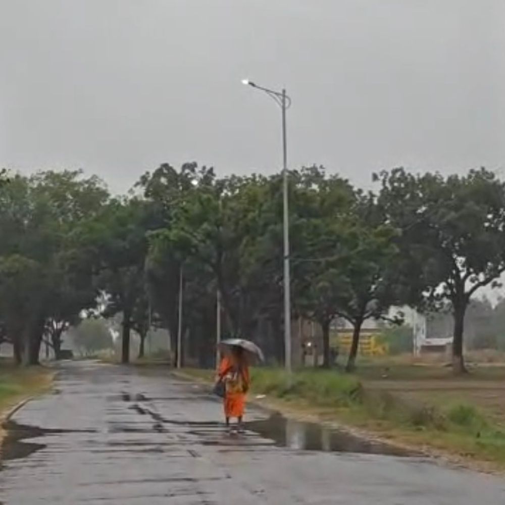 कौशांबी में तेज हवाओं के साथ बारिश:7 डिग्री गिरा तापमान, मौसम विभाग ने अगले 24 घंटे बारिश का अनुमान जताया