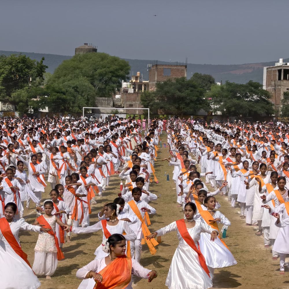 मैहर गौरव दिवस पर 3,430 छात्रों का सामूहिक कथक रिकॉर्ड:9 मिनट 24 सेकंड की परफॉर्मेंस से एशिया बुक ऑफ रिकॉर्ड्स में नाम दर्ज