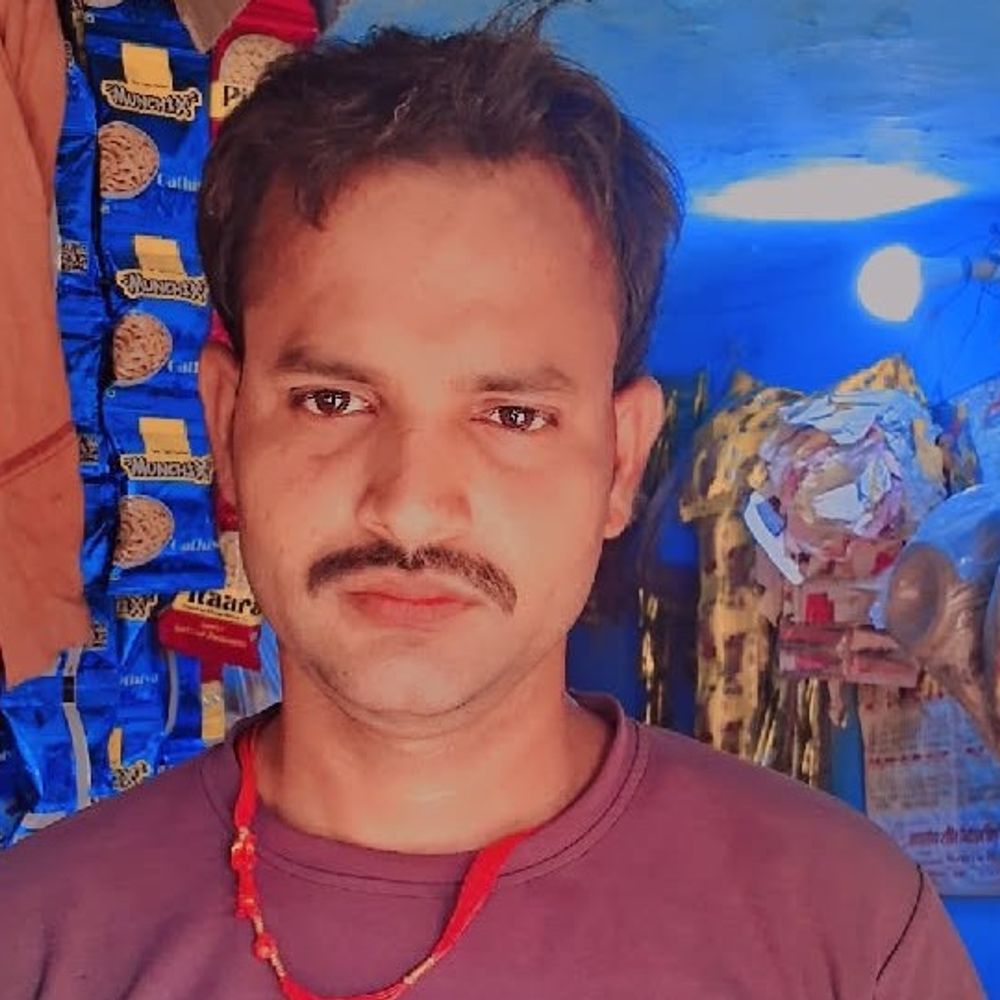 हेल्पर को छोड़ने निकले युवक का शव मिला:चिमनी के पास मिली टूटी हेडलाइट वाली बाइक, परिजन जता रहे मर्डर की आशंका