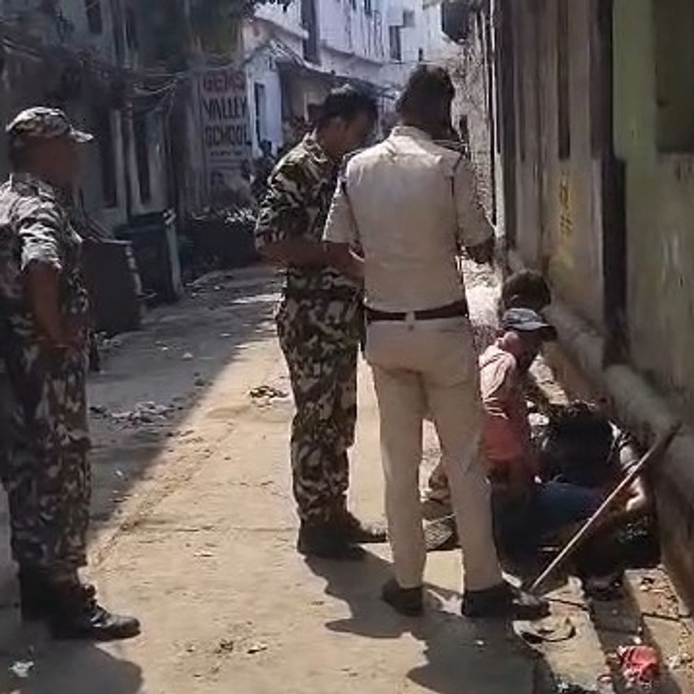 नाली में गिरा कुख्यात डबला, टॉप अपराधियों में शामिल:सीतामढ़ी-STF, नगर थाना और पैंथर मोबाइल की संयुक्त कार्रवाई, छापेमारी