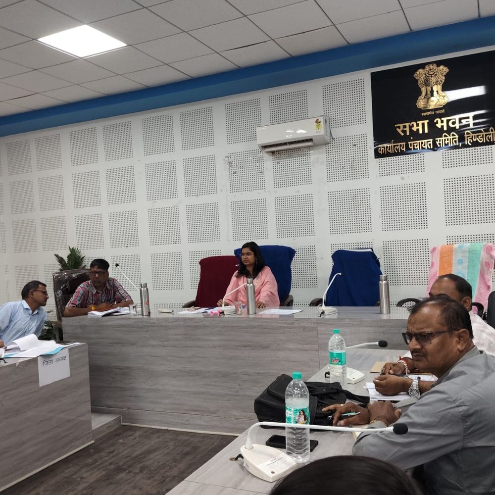 विकास कार्यों में लापरवाही बर्दाश्त नहीं:CEO चारू शंकर ने अधिकारियों को दिए विकास कार्यों में तेजी लाने के निर्देश