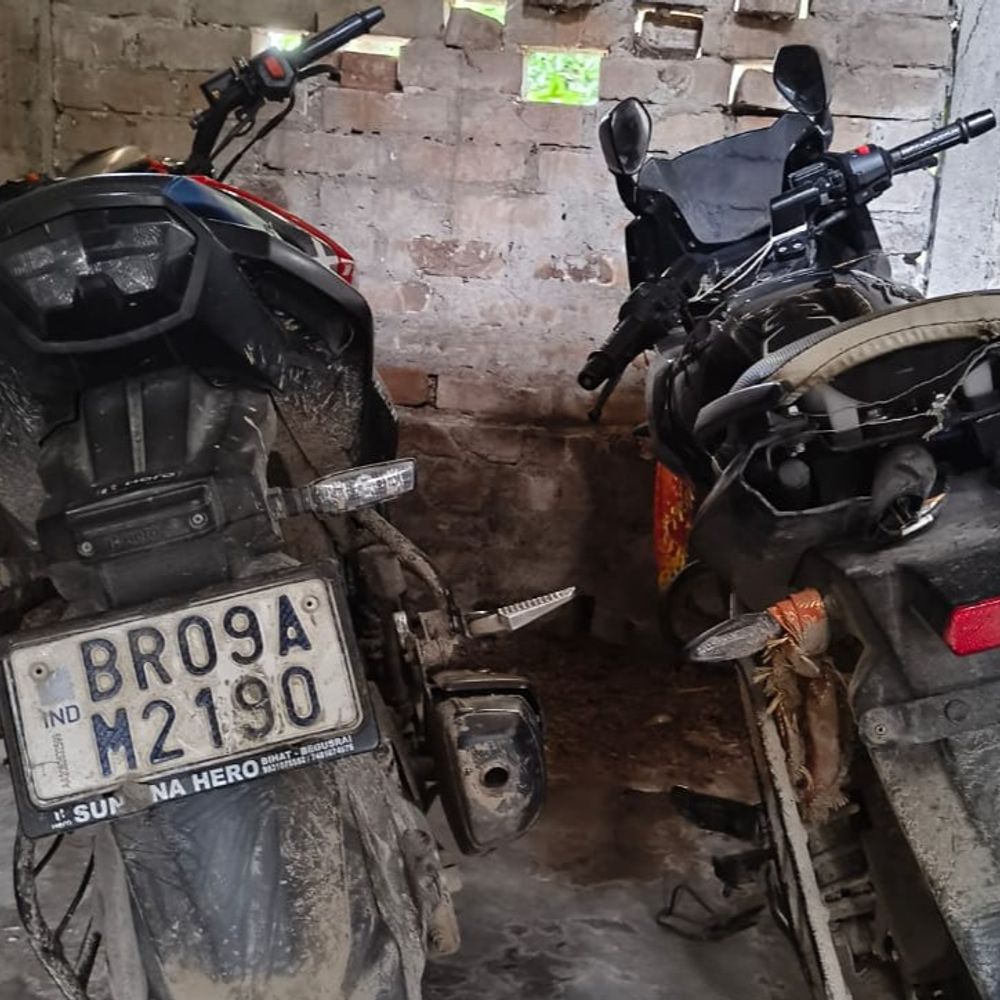 बेगूसराय ज्वेलरी लूटकांड का मास्टरमाइंड लखीसराय का बदमाश:ननिहाल में छिपाई दोनों बाइक, 16 अक्टूबर को मां पार्वती ज्वेलर्स में हुई थी लूट