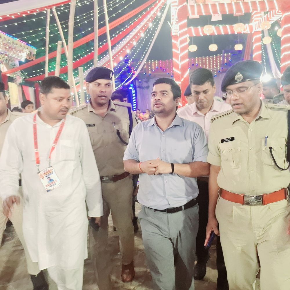 सुपौल में DM-SP ने पूजा पंडालों का जायजा लिया:निर्मली-मरौना में सुरक्षा व्यवस्था देखी; श्रद्धालुओं से दर्शन के बाद घर लौटने की अपील
