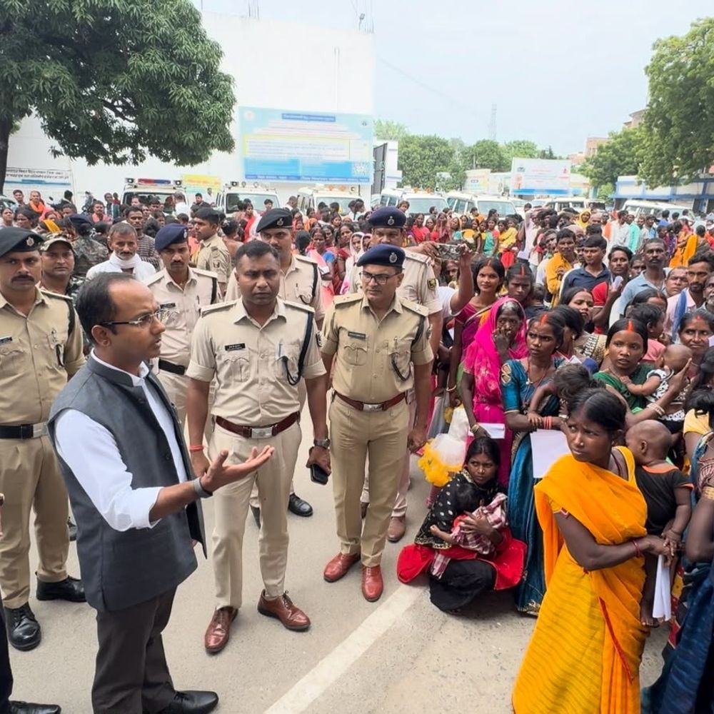 नवादा में 3 डिसमिल जमीन के आवेदन करने भीड़:DM रवि प्रकाश की अपील – अंचल कार्यालय में जमा करें आवेदन