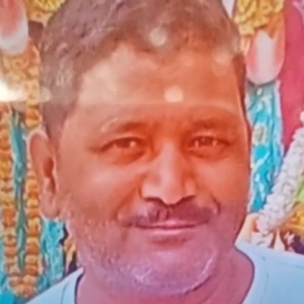 देवरिया में पिकअप की टक्कर से किराना दुकानदार की मौत:दुकान बंद कर बाइक से घर लौट रहे थे, सिंचाई विभाग तिराहे के पास हुआ हादसा