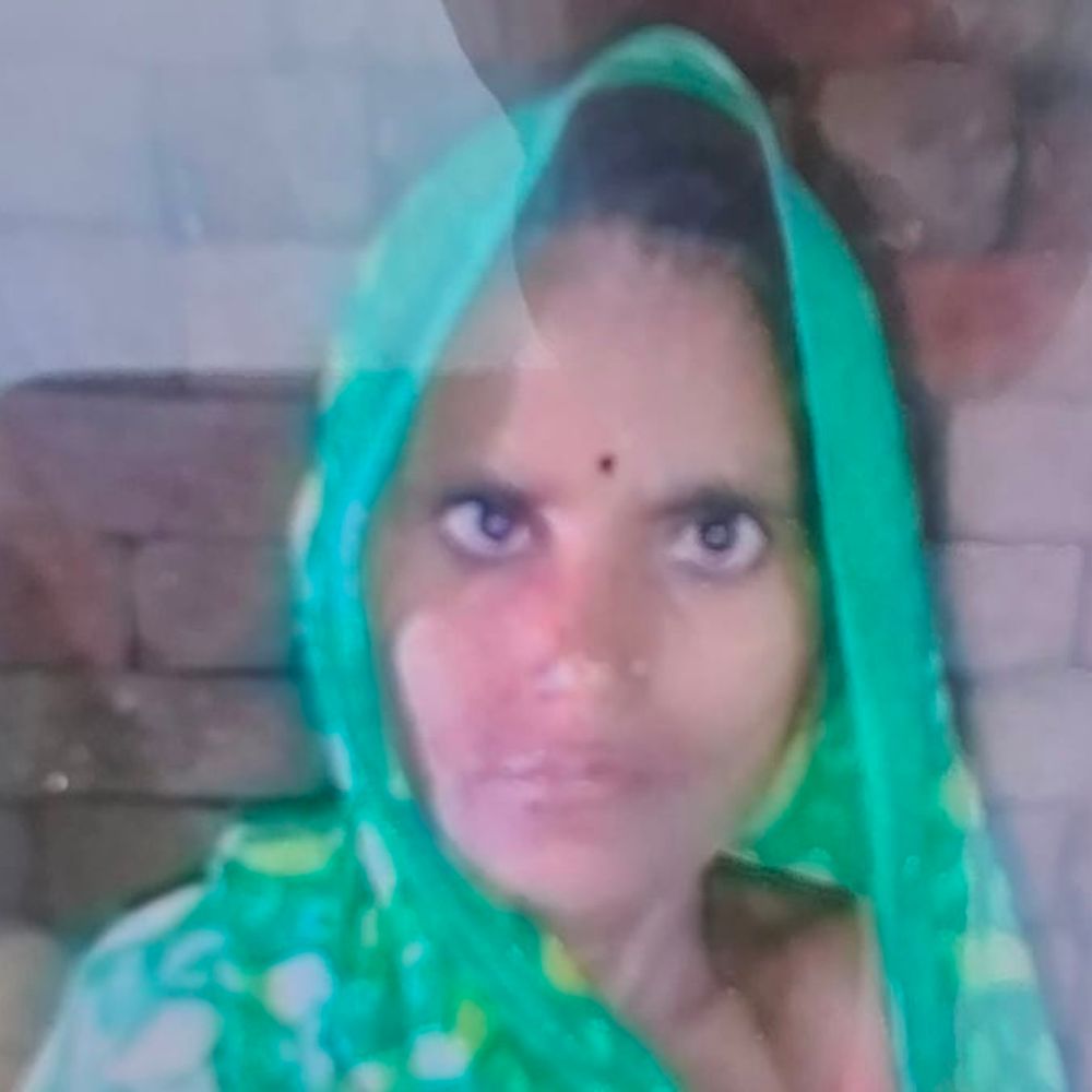 कन्नौज में महिला की संदिग्ध मौत:पति के साथ निकली थी, सुबह खेत में खून से लथपथ मिला शव