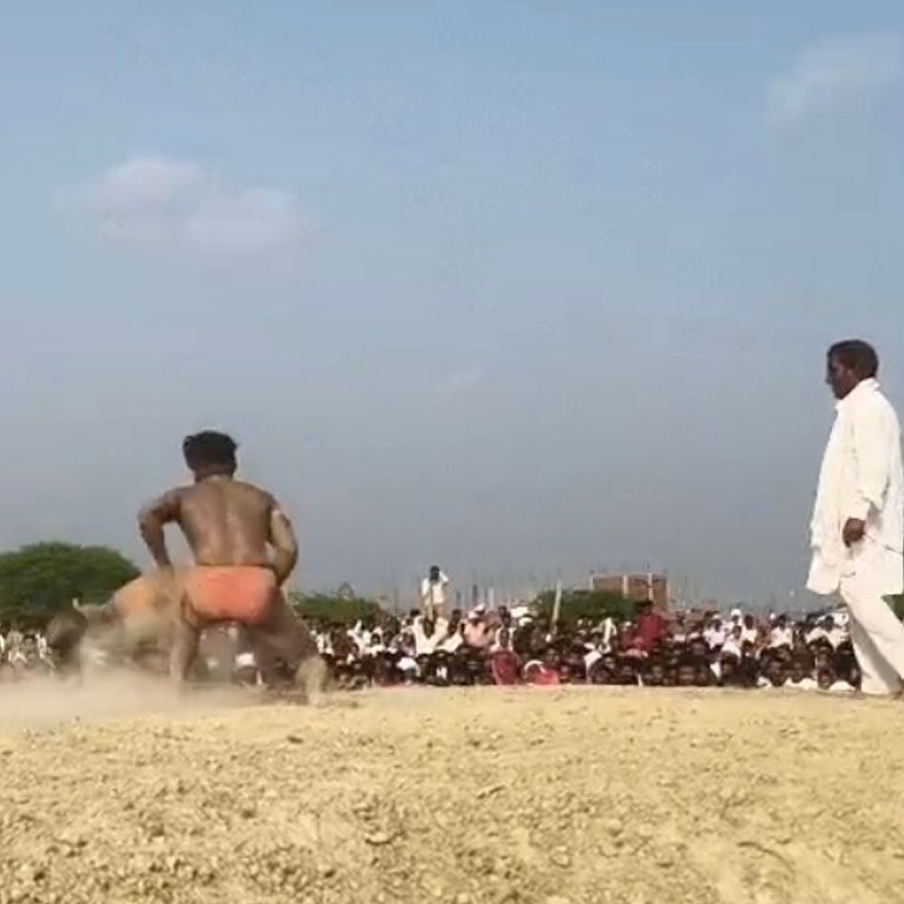 रसूलाबाद के दंगल में उमड़ा जनसैलाब:पहलवाने ने 5 सेकेंड में 4 बार पटकनी दी, महिला पहलवानों ने भी दिखाए दांव-पेच