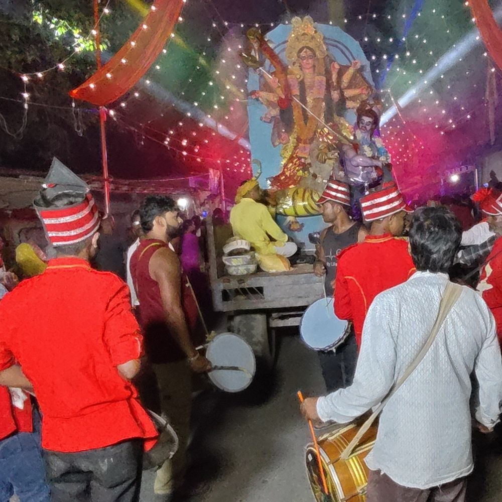 पौआखाली में मां दुर्गा की प्रतिमा का विसर्जन संपन्न:शांतिपूर्ण आयोजन के लिए पुलिस-प्रशासन की सराहना