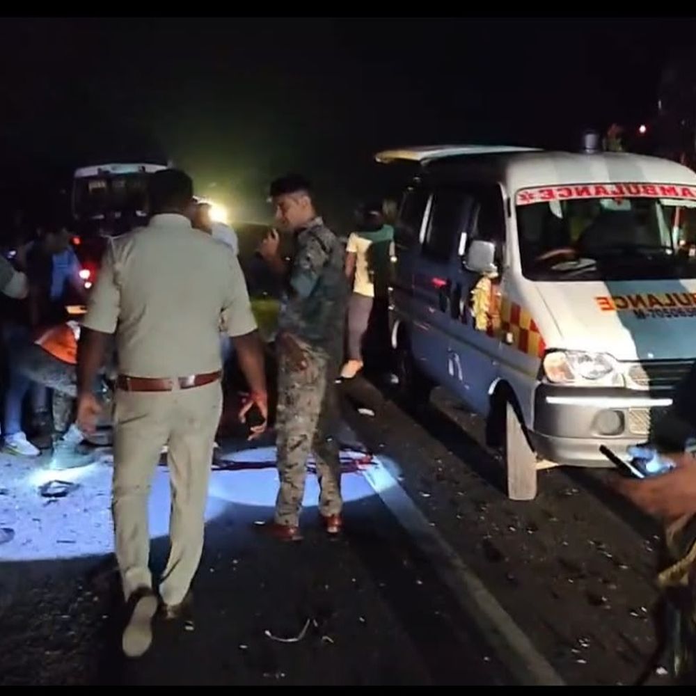 जमशेदपुर जा रहे 3 बाइक सवारों की मौत:NH-18 पर चार पहिया वाहन से टक्कर, एक ही बाइक पर सवार थे तीनों