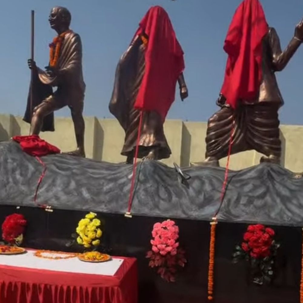 रामगढ़ में 8 स्मारकों का अनावरण:कारगिल विजय स्मारक, डांडी यात्रा स्मारक शामिल, 100 फीट ऊंचा तिरंगा फहराया गया