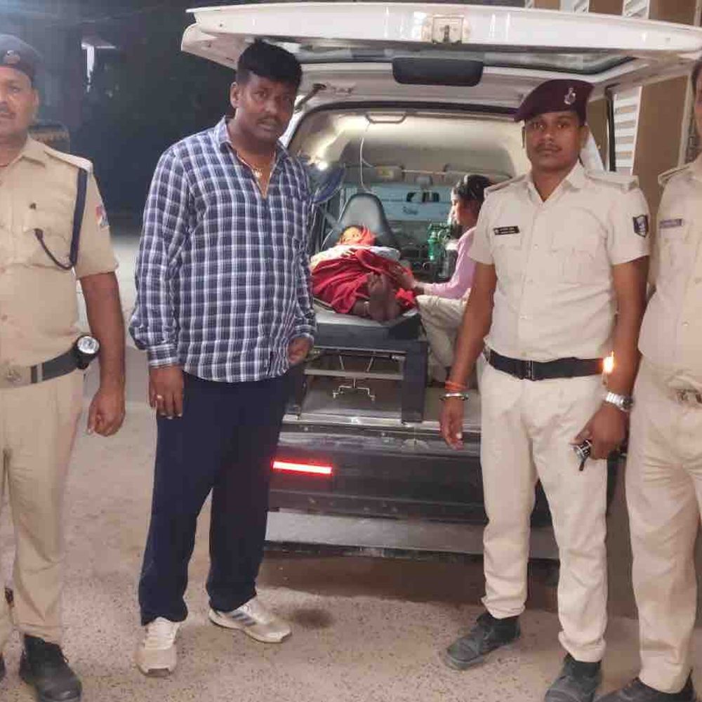 मोतिहारी में ट्रेन में महिला ने बेटे को जन्म दिया:चकिया स्टेशन पर रेलवे पुलिस ने संभाली स्थिति; सहयात्री महिलाओं ने कराई डिलीवरी, मां-बच्चा दोनों स्वस्थ
