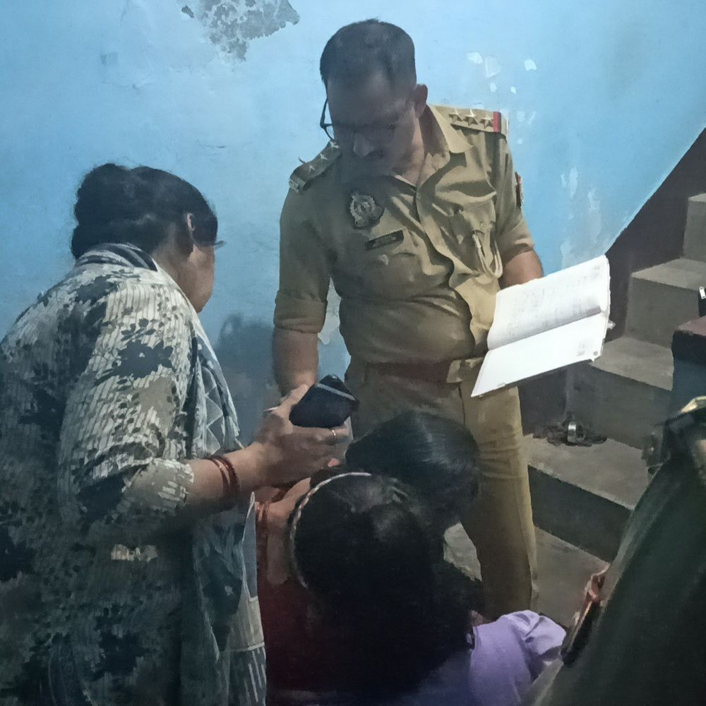 कानपुर में महिला एएसआई की सास से लूट:बदमाशों ने पीछे से पकड़ा, सड़क पर पटका; सोने की चेन लूटी