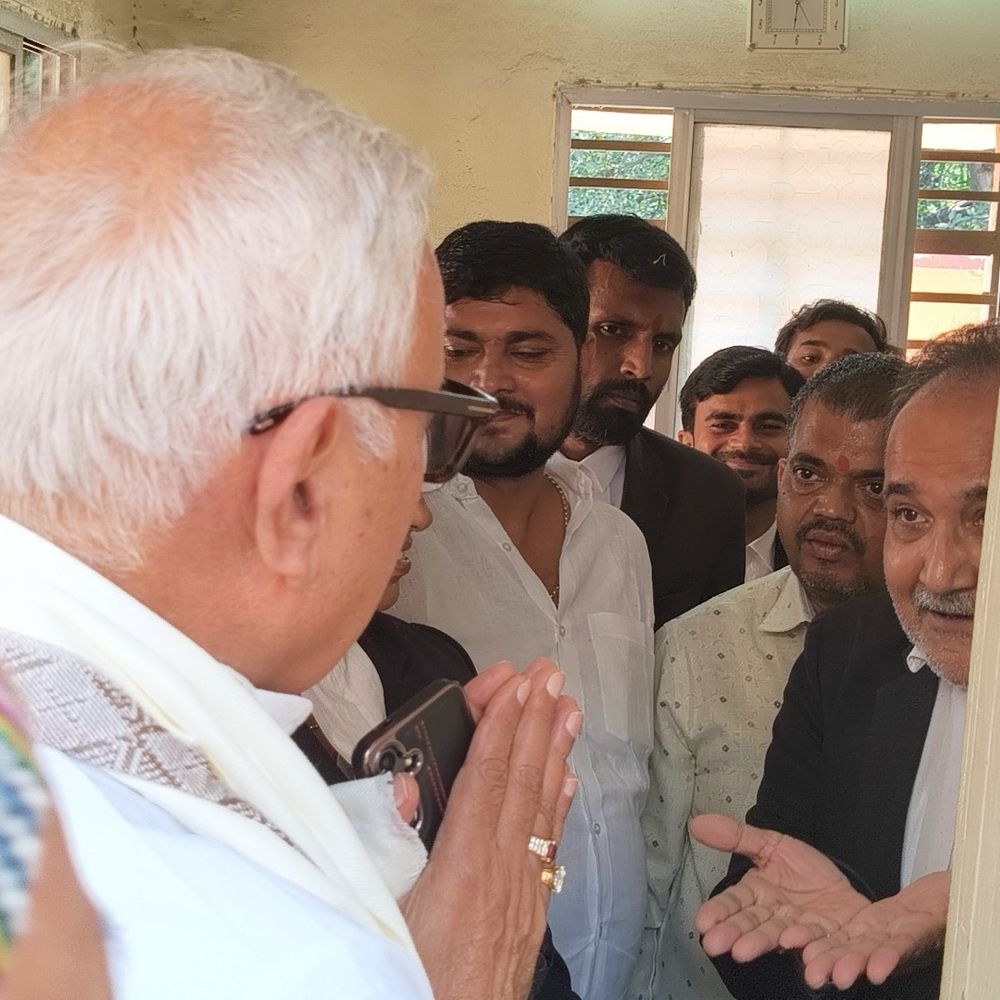 सांसद ने वकीलों से मांगा अभिषेक झा के लिए समर्थन:सीतामढ़ी-तिरहुत स्नातक निर्वाचन क्षेत्र से एनडीए प्रत्याशी के पक्ष में जनसंपर्क