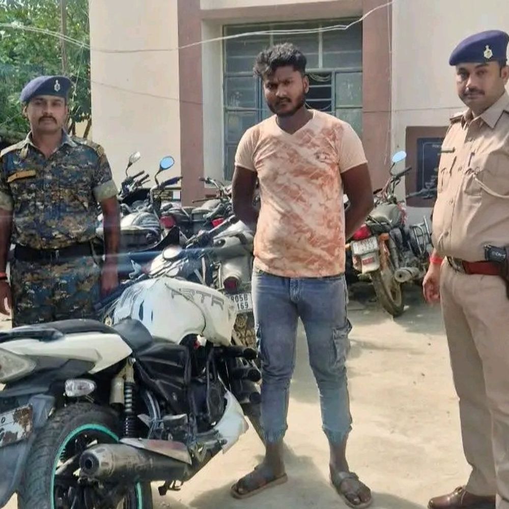 चोरी की बाइक के साथ युवक गिरफ्तार:वाहन जांच के दौरान लखौरा थाना पुलिस ने पकड़ा