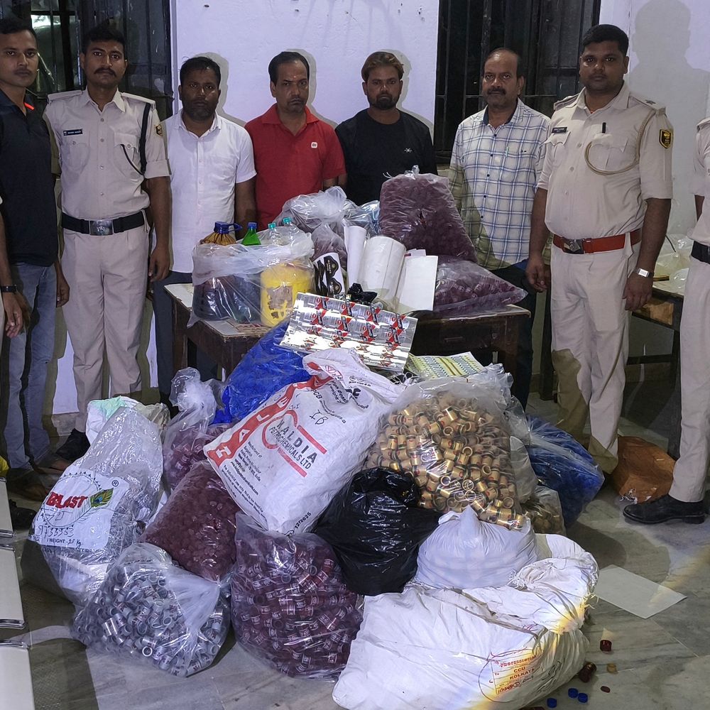 मधुबनी में नकली विदेशी शराब फैक्ट्री का भंडाफोड़:तीन शराब माफिया गिरफ्तार, 213 लीटर जब्त