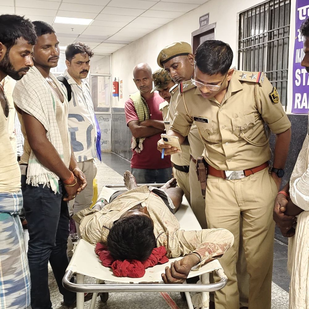 सहरसा में बाबा कारू खिरहरी धाम पर गोलीबारी:एक घायल, गुस्साए ग्रामीणों ने गाड़ी फूंकी; न्यासधारी विवाद के बीच पुलिस कैंप कर रही