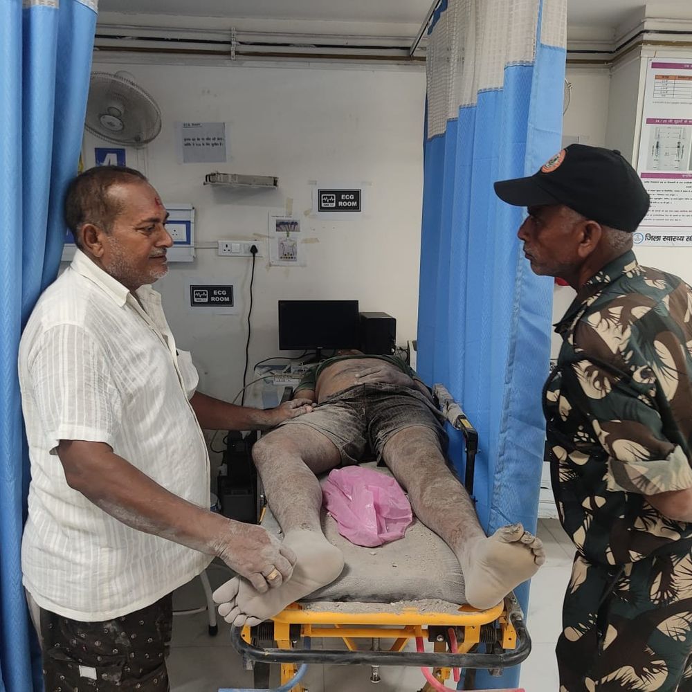 महावीरी-जुलूस की तैयारी में करंट लगने से युवक की मौत:सीवान में हनुमान प्रतिमा सजाते समय लगा झटका, अस्पताल पहुंचने से पहले तोड़ा दम