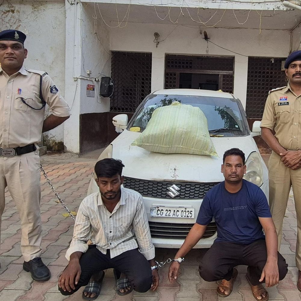 बलौदाबाजार में 15.5 किलो गांजा जब्त, दो तस्कर गिरफ्तार:युवक घर और कार में रखकर बेच रहा था गांजा, सप्लाई करने वाला आरोपी भी गिरफ्तार
