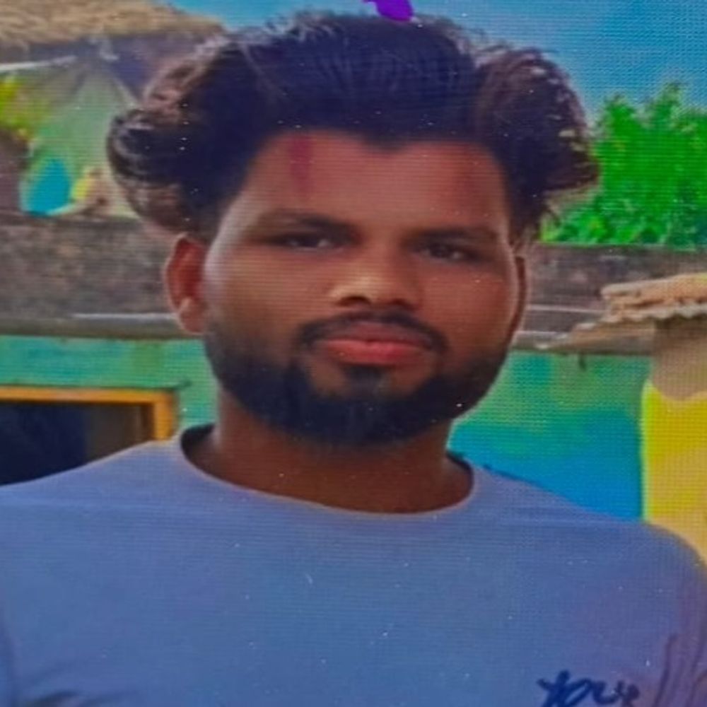 शाहजहांपुर में सड़क-हादसे में युवक की मौत, 3 दोस्त घायल:बर्बर रोड पर मेला देखने जा रहे थे, बाइकों की टक्कर में पांच लोग घायल