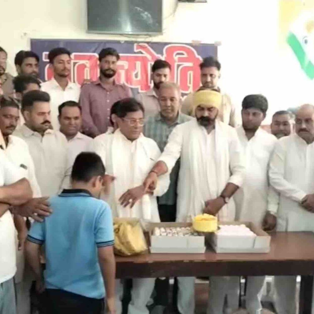 विशेष बच्चों के साथ मनाया डोटासरा का जन्मदिन:कांग्रेस नेताओं ने काटा केक, बच्चों को खिलाई मिठाई