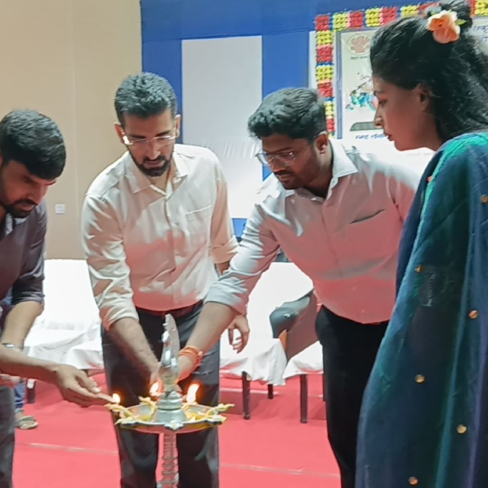 मुंगेर में जिला स्तरीय युवा उत्सव 2026-27 का आयोजन:डीएम-नगर आयुक्त ने किया उद्घाटन; प्रथम-द्वितीय स्थान पाने वालों को राज्य स्तरीय उत्सव में मौका