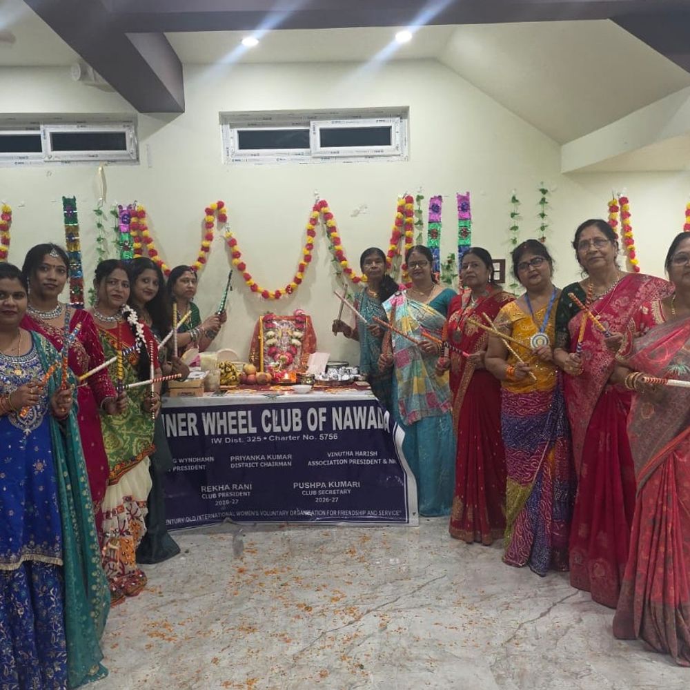 महिलाओं ने डांडिया और गरबा उत्सव मनाया:नवादा में नवरात्र पर धूमधाम से हुआ आयोजन, एकता और सकारात्मकता के दिए संदेश