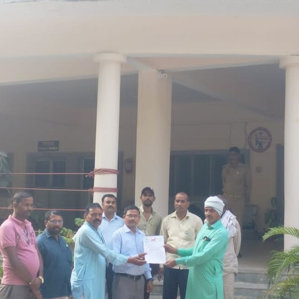 BKU टिकैत गुट का प्रदर्शन:’जय जवान-जय किसान’ के नारे लगाए, राष्ट्रपति को ज्ञापन भेजा