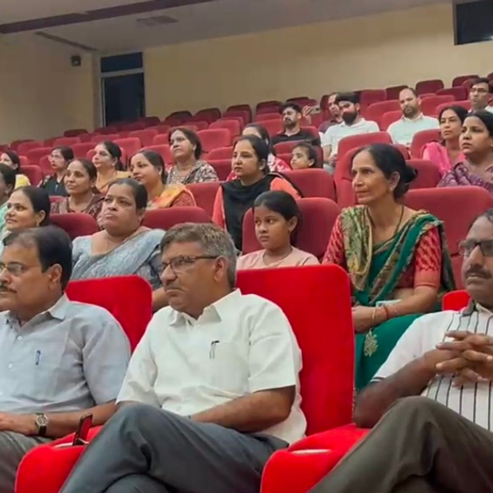 मोबाइल की लत, तनाव से बच्चों की एकाग्रता पर असर:चूरू में शिक्षकों-अभिभावकों को दिया संदेश, बचाव के तरीके बताए