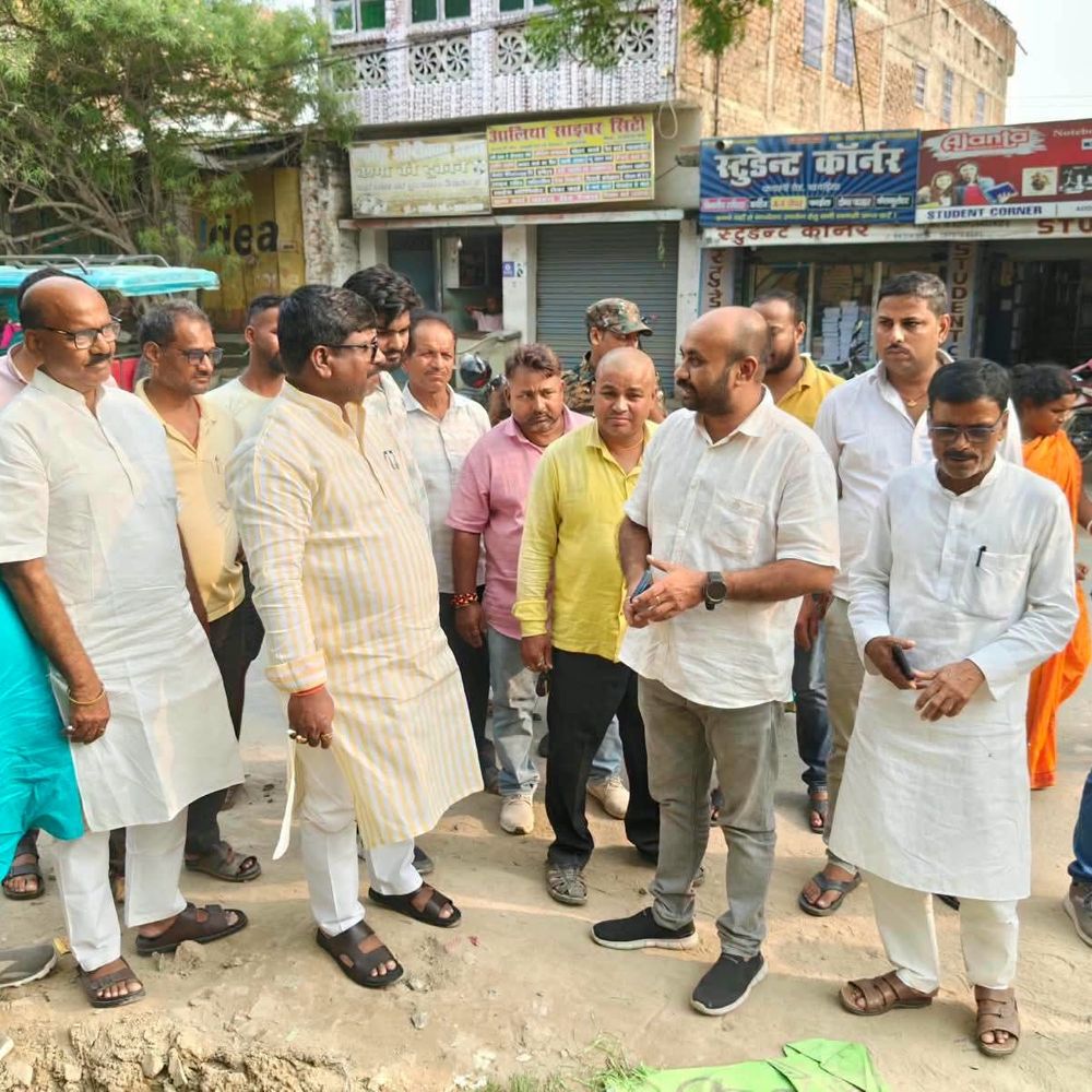 छात्रा की मौत के बाद विधायक DM से मिले:स्कूल भवनों की तकनीकी जांच और जर्जर को तोड़ नया बनाने की मांग