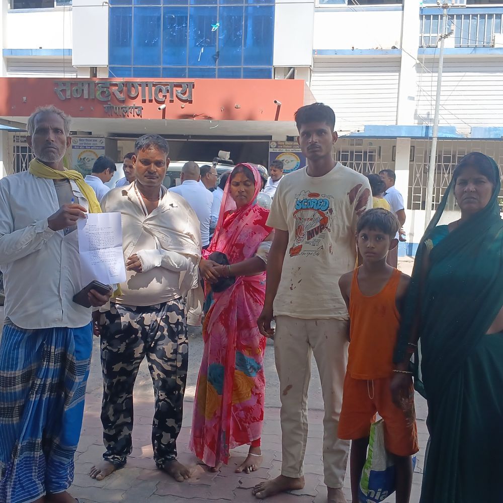 सरकारी जमीन पर मिट्टी गिराने को लेकर लाठी-डंडों से मारपीट:दो पक्षों में हुई झड़प, एक पक्ष के 6 लोग घायल; अस्पताल में भर्ती