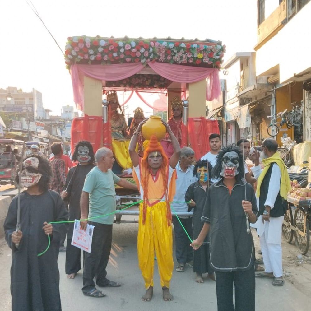 प्रतापगढ़ में ‘सीता उत्पत्ति’ की झांकी निकाली:रथ पर सवार हुए राजा जनक और रानी सुलोचना, भक्ती में डूबा शहर