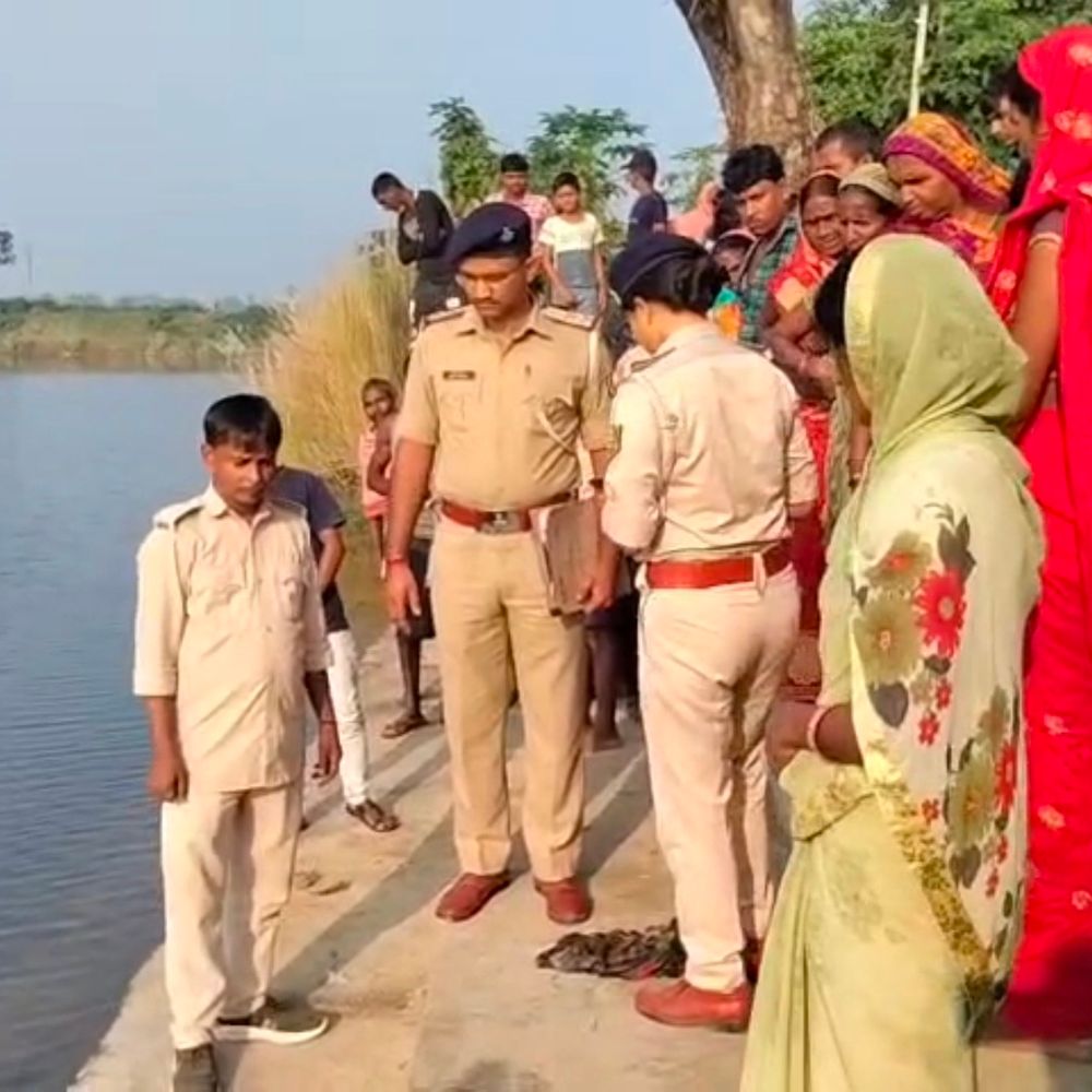 बांका में पोखर में मिला विवाहिता का शव:पति से फोन पर विवाद के बाद बैंक जाने निकली थी, वापस नहीं लौटी; पोस्टमॉर्टम के लिए भेजा शव