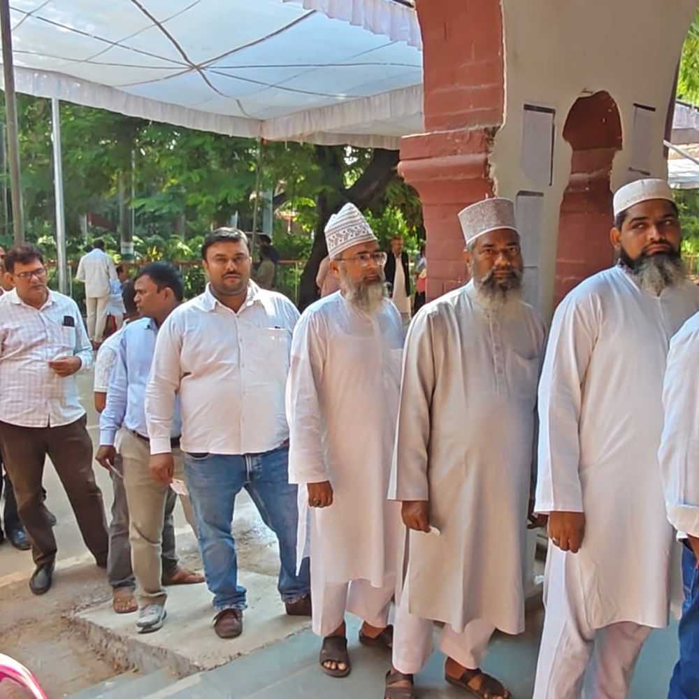 जौनपुर में MLC चुनाव के लिए मतदान शुरू:90 बूथों पर मतदान जारी, 67,172 मतदाता करेंगे वोट