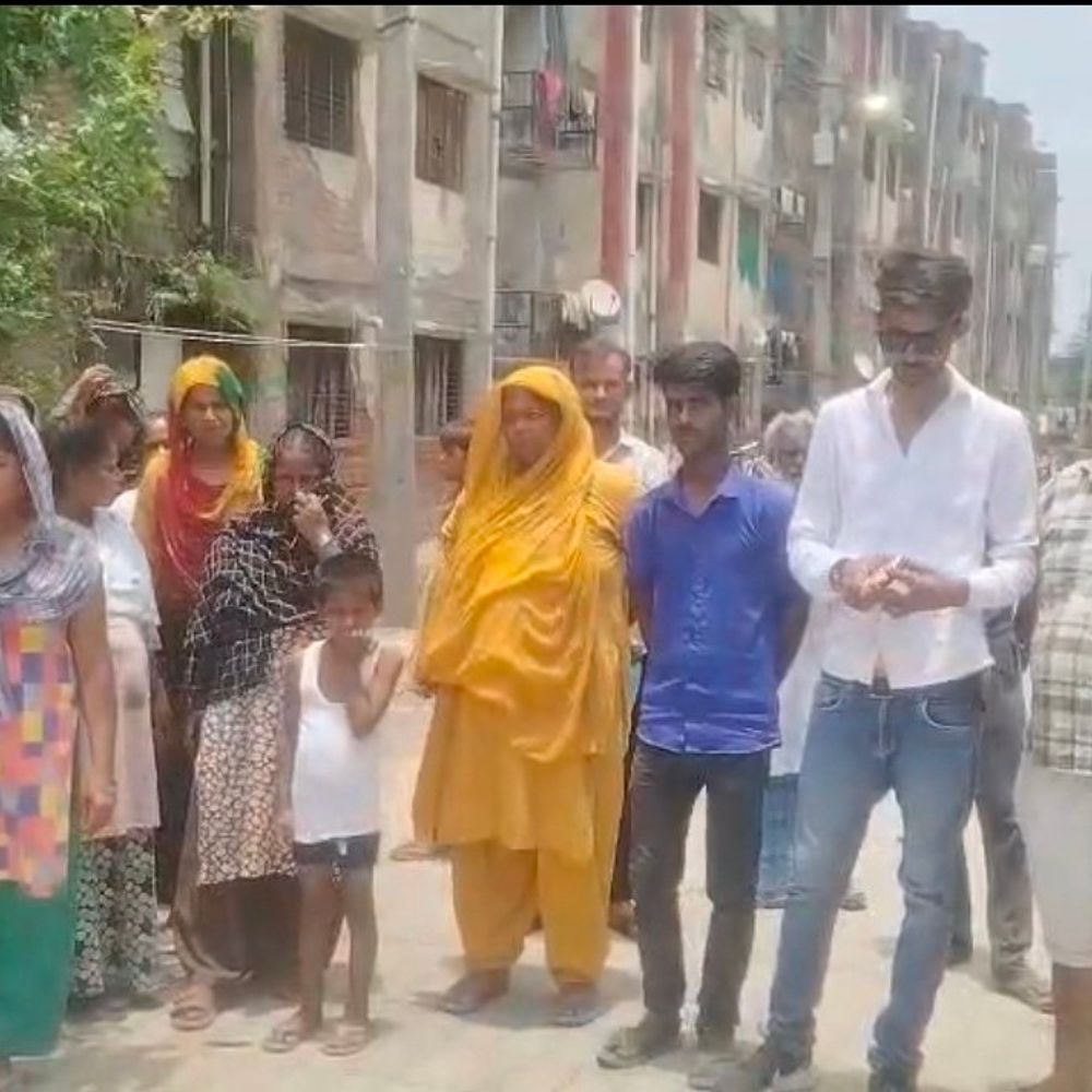 कांशीराम कॉलोनी में दूषित पानी और जर्जर मकानों से गुस्साएलोग,प्रदर्शन:नगर पालिका और जिला प्रशासन पर लापरवाही का आरोप, 150 परिवार बेहाल