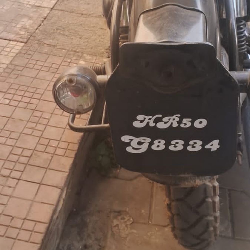 पलवल में बुलेट पर लगा था दूसरी बाइक का नंबर:दस्तावेज मांगते ही खुला चोरी का राज, दिल्ली से उठाई गई थी