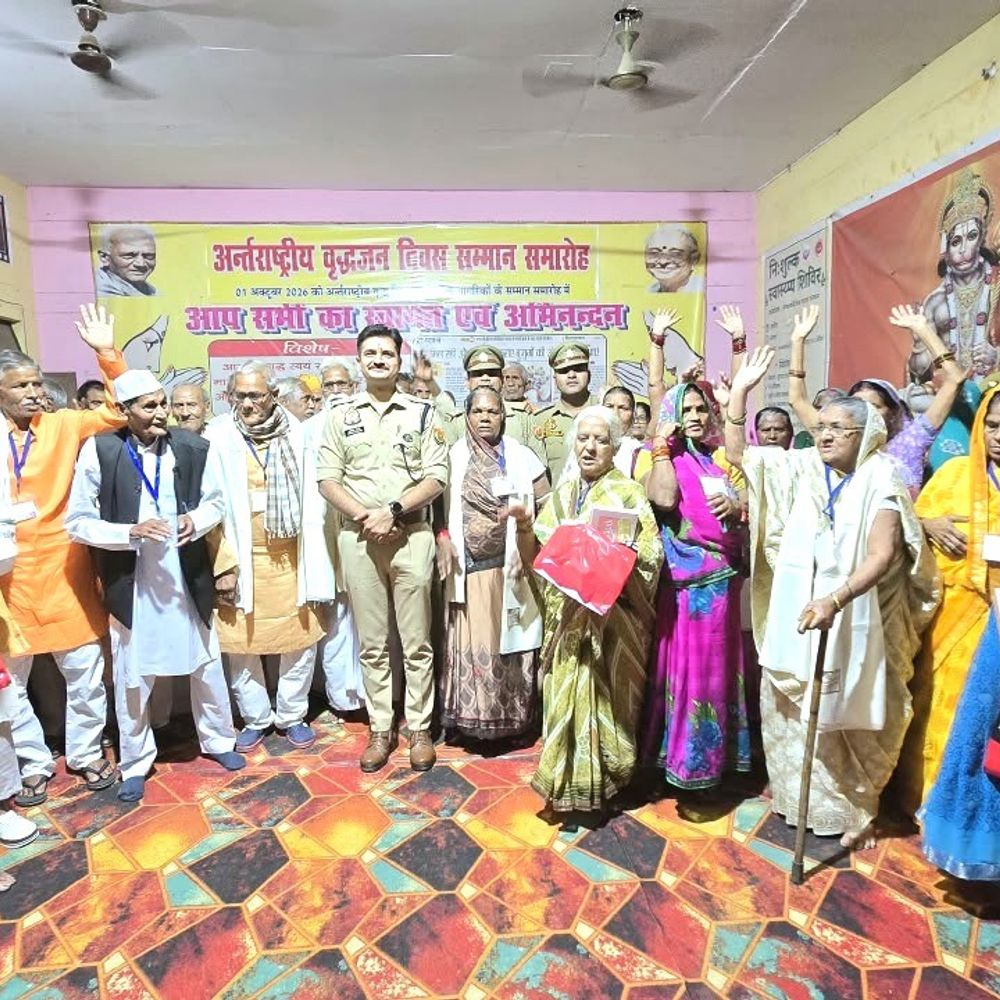 मिशन शक्ति के तहत वृद्धाश्रम में खाद्य सामग्री वितरित:नवरात्र पर वृद्धाश्रम पहुंचे एसपी, बुजुर्गों से संवाद कर जाना हाल