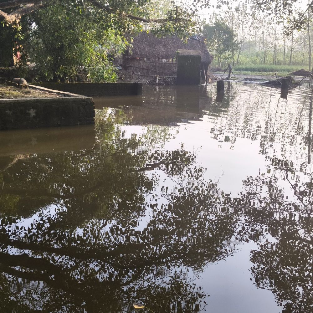 सकरन में हर साल जलमग्न होता है ब्रह्मचारी बाबा धाम:ग्रामीणों ने प्रशासन से की पक्की ड्रेनेज व्यवस्था की मांग, जल निकासी की व्यवस्था नहीं