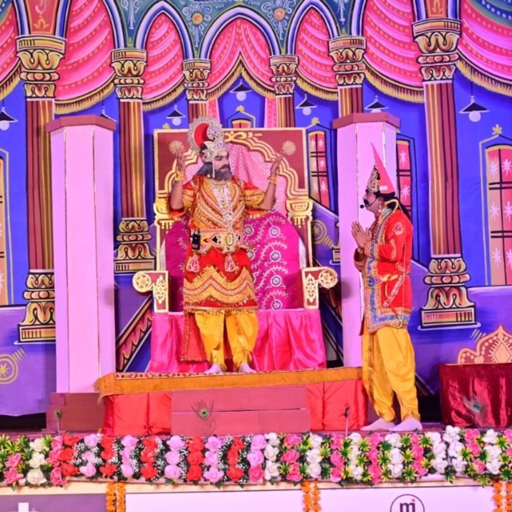 लखनऊ रामलीला में दशरथ-कैकेयी संवाद, सुमंत विलाप ने बांधा समा:गोमतीनगर विस्तार में रामलीला महोत्सव के दूसरे दिन कई प्रसंगों का मंचन