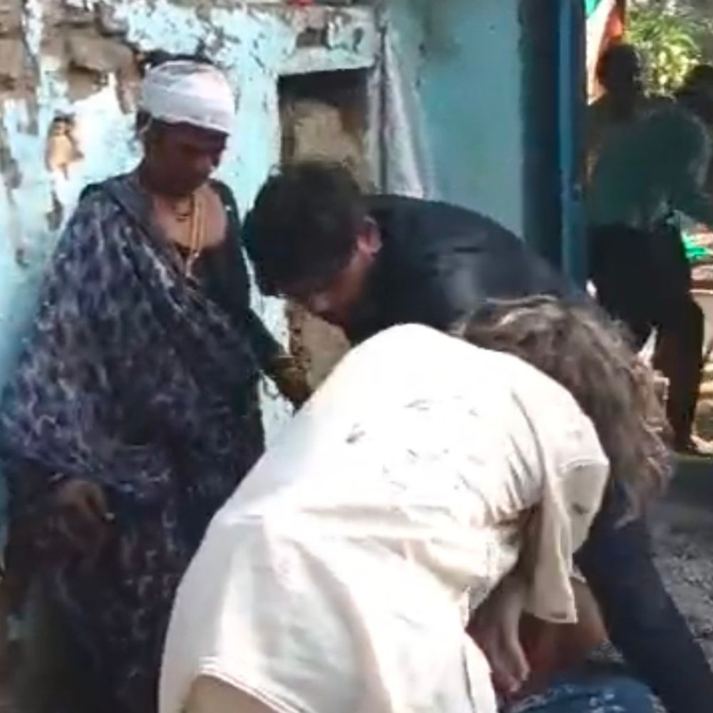 जमीनी विवाद पर बुजुर्ग सहित 5 लोगों पर हमला:मारपीट का वीडियो वायरल, 15 से ज्यादा लोगों ने किया हमला; 4 पर केस दर्ज