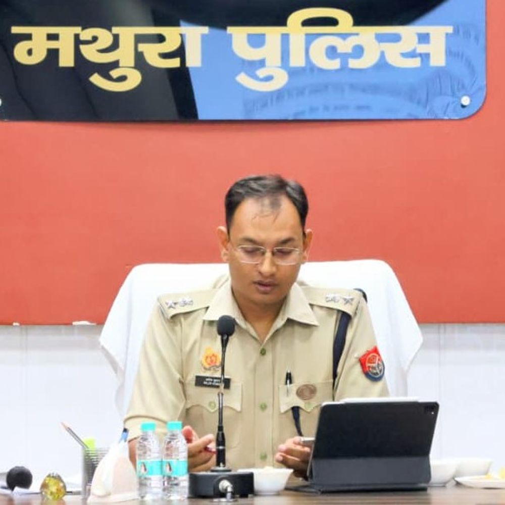 मथुरा में दो निरीक्षक और दो उपनिरीक्षक बदले:थाना हाईवे प्रभारी अरविंद राठी हटाए गए, निर्मल को कमान