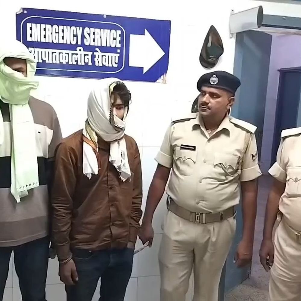 महिला से गैंगरेप मामले में 2 आरोपी गिरफ्तार:कैमूर व्यवहार न्यायालय के पास की घटना, कमरे में बंद कर दोनों ने किया था मारपीट