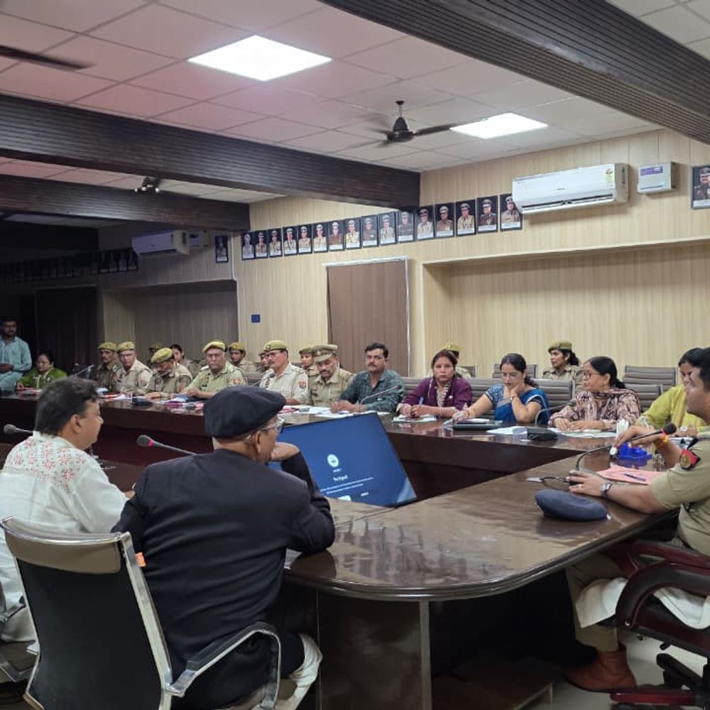 भदोही में बाल भिक्षावृत्ति और श्रम रोकने के निर्देश:पुलिस लाइन में बाल संरक्षण बैठक; स्कूलों में जागरूकता और होटल-ढाबों की जांच के आदेश
