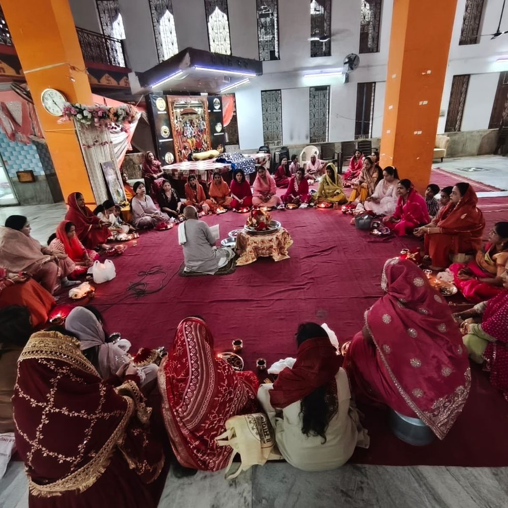 पंजाबी-सिंधी समाज का सामूहिक करवा चौथ पूजन:बालाघाट में चांद को अर्घ्य देकर पति की लंबी उम्र की प्रार्थना करेंगी महिलाएं
