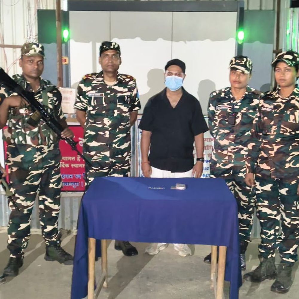 भारत-नेपाल सीमा पर हीरे जैसी 163 दाने बरामद:मधुबनी में नेपाली नागरिक गिरफ्तार, कीमत 2.50 करोड़ से ज्यादा होने की संभावना