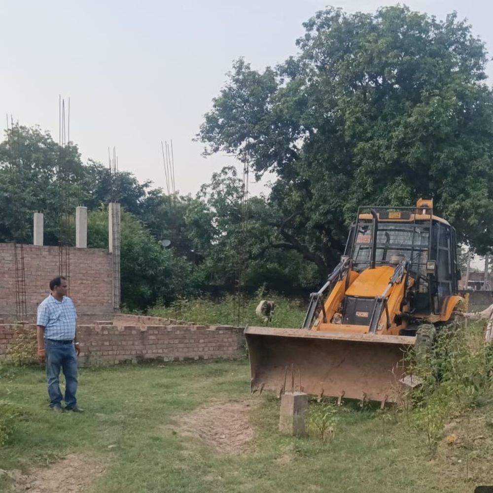 प्रयागराज में PDA ने 5 बीघे अवैध प्लाटिंग ध्वस्त की:नैनी के मवैया ऊपरहार में बाढ़ क्षेत्र की सील जमीन पर की गई थी प्लाटिंग